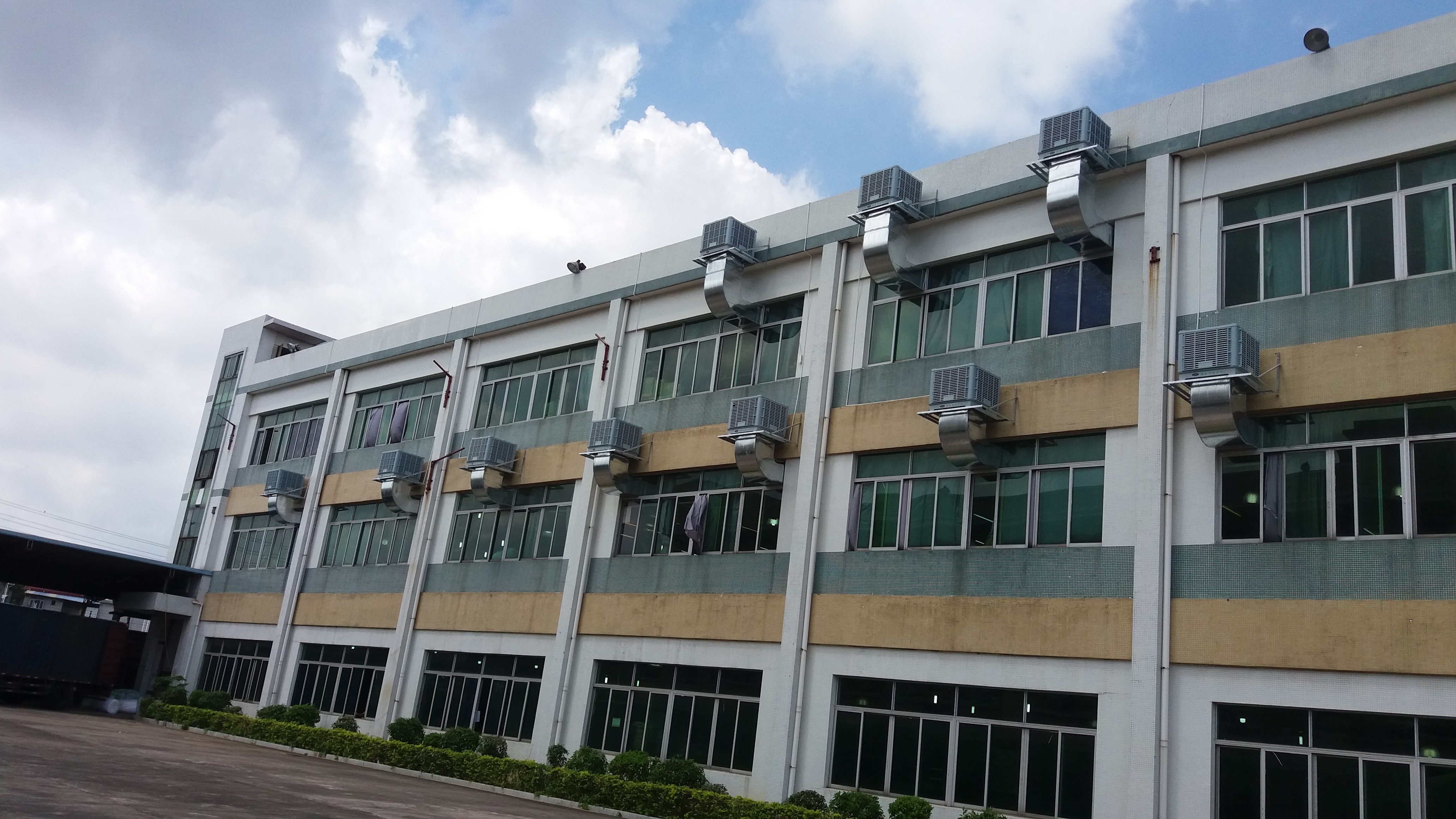 電鍍壓軸廠環(huán)?？照{(diào)降溫案例